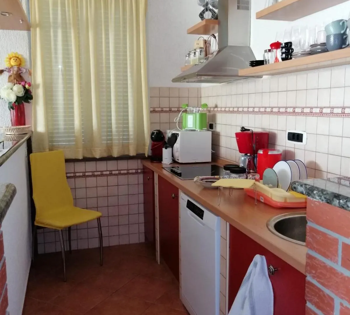 Apartment Apartman Safir Njivice