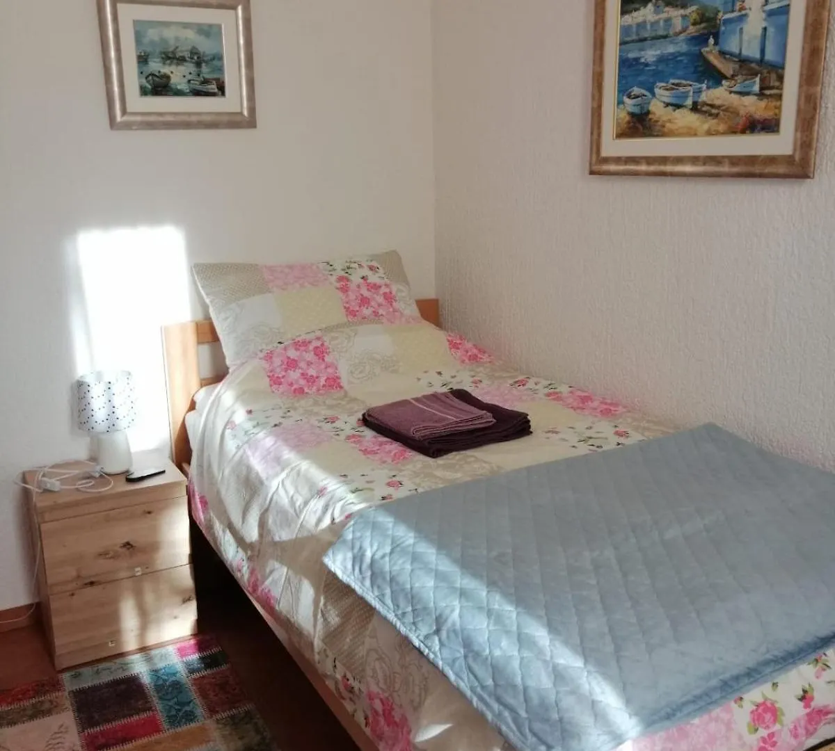 Apartment Apartman Safir Njivice